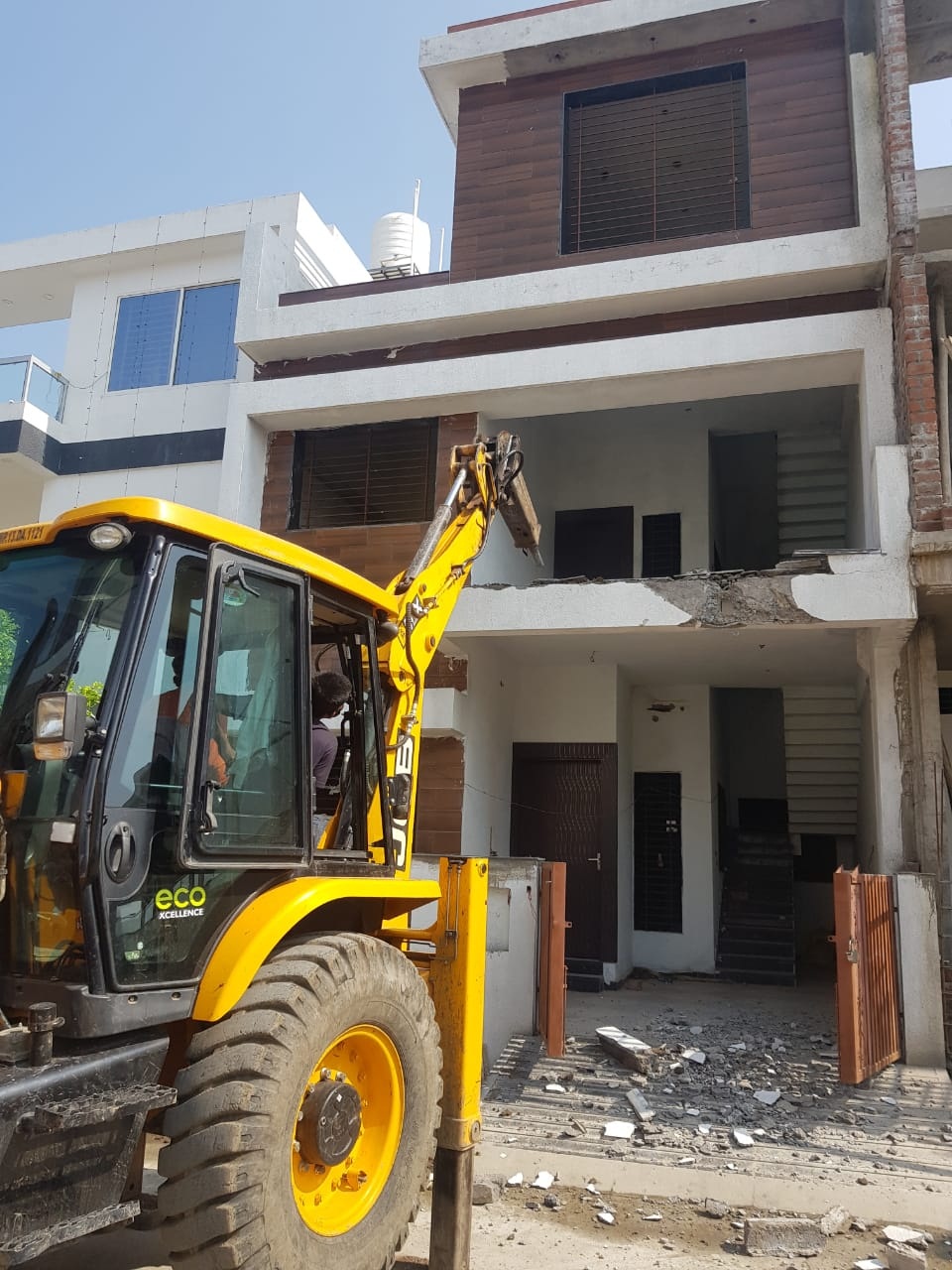 झिंझरकांड के आरोपी शंकर कहार का आलीशान मकान तोड़ा