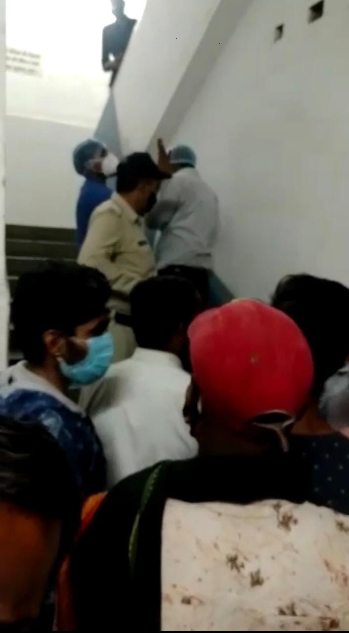 रेमडेसिविर इंजेक्शन को लेकर शाजापुर जिला चिकित्सालय में जमकर हंगामा