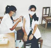 गांव की बेटियां वैक्सीनेशन कार्य में बढ़-चढक़र ले रही हिस्सा