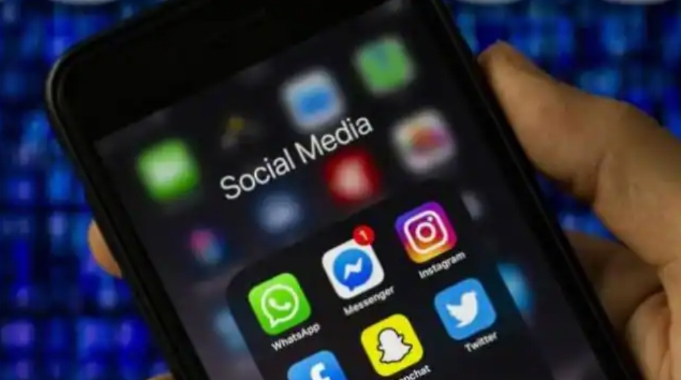 WhatsApp, Twitter और FB की बढ़ी टेंशन, नए IT नियमों को मानने की आखिरी तारीख कल