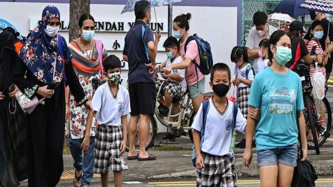 सिंगापुर में नए वैरिएंट के खतरे को देखते हुए बच्चों के स्कूलों को किया बंद, आवाजाही रोकी