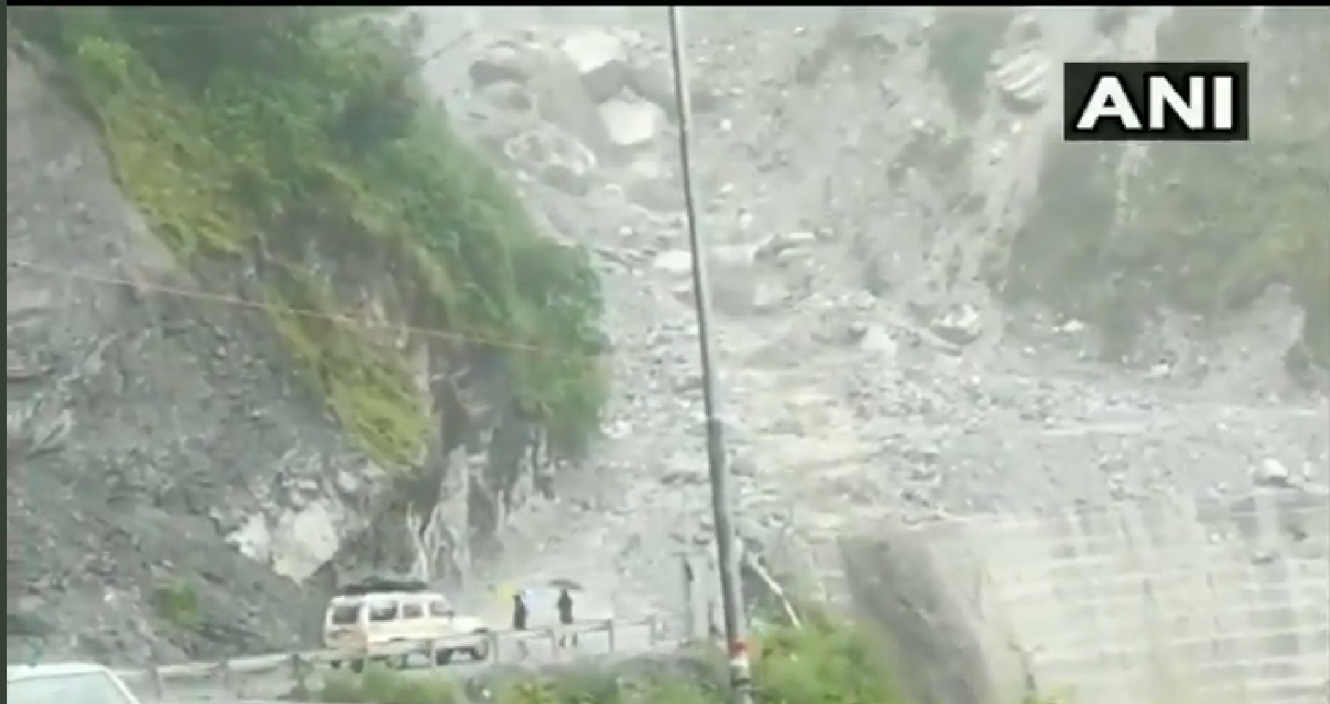 बारिश का कहर:हिमाचल और कश्मीर में बादल फटा, कुल्लू में नदी का पानी आने के बाद बस्ती खाली कर रहे लोग; बिहार के 14 जिलों में यलो अलर्ट