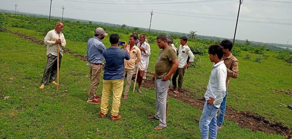 ग्राम सभा में ग्रामीणों ने किया भाजपा नेता का विरोध