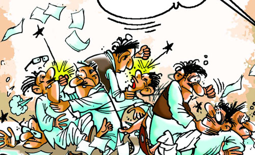 भाजपा के बूथ विजय संकल्प अभियान में कार्यकर्ताओं में चले लात घूंसे