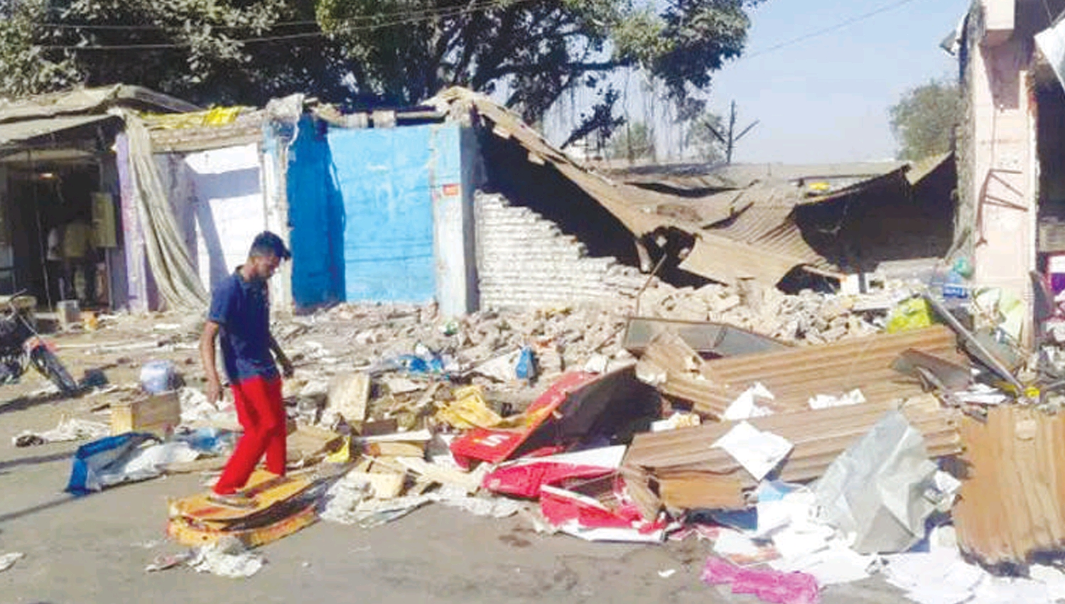 अर्जुन के बाणः लोग टूट जाते हैं एक घर बनाने में, तुम तरस नहीं खाते बस्तियां जलाने में
