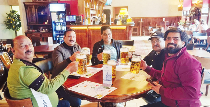 मेरी यूरोप यात्रा : भाग-9; हंगरी में बीयर पीने के पहले चीयर्स करना अपराध है