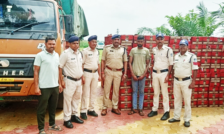 गुजरात ले जाई जा रही लाखों की अवैध शराब जब्त, आयशर वाहन चालक गिरफ्तार