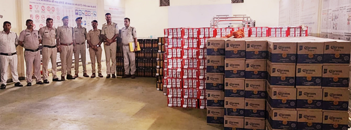 पुलिस ने धार के इंदौर नाके से पकडा अवैध शराब से भरा ट्रक, 20 लाख की बीयर जप्त