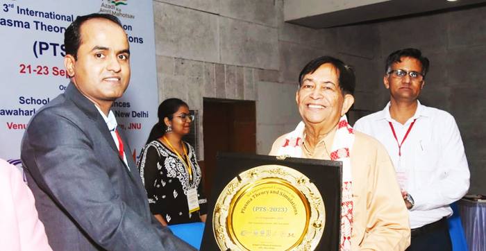 प्रो. राजेंद्र छजलानी जेएनयू दिल्ली में लाइफ टाइम अचीवमेंट के लिए हुए सम्मानित