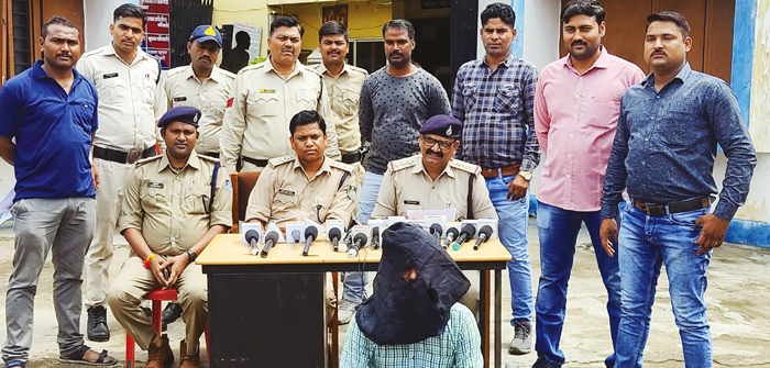 महिदपुर मेें फर्जी पत्रकारों की लुटेरी गैंग पुलिस के हत्थे चढ़ी